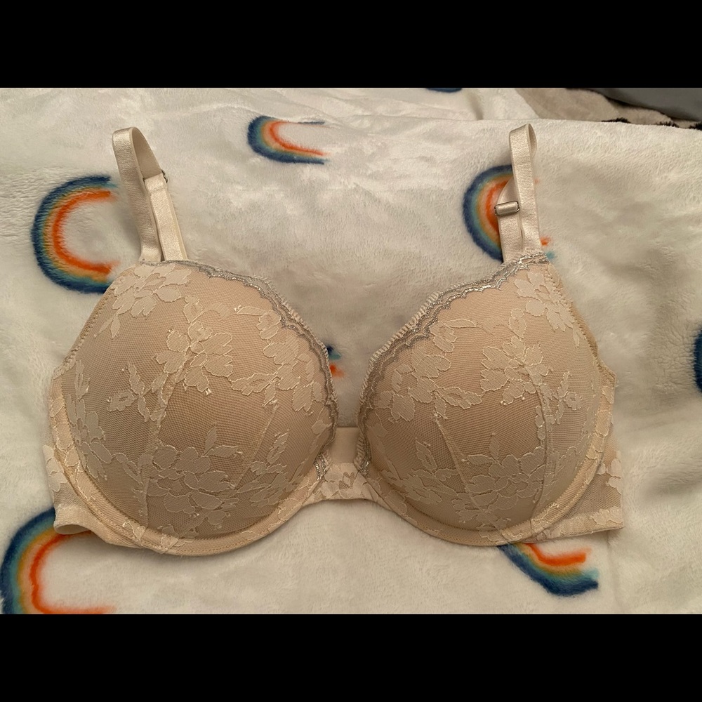 VICTORIA’S SECRET PUSH UP BRA